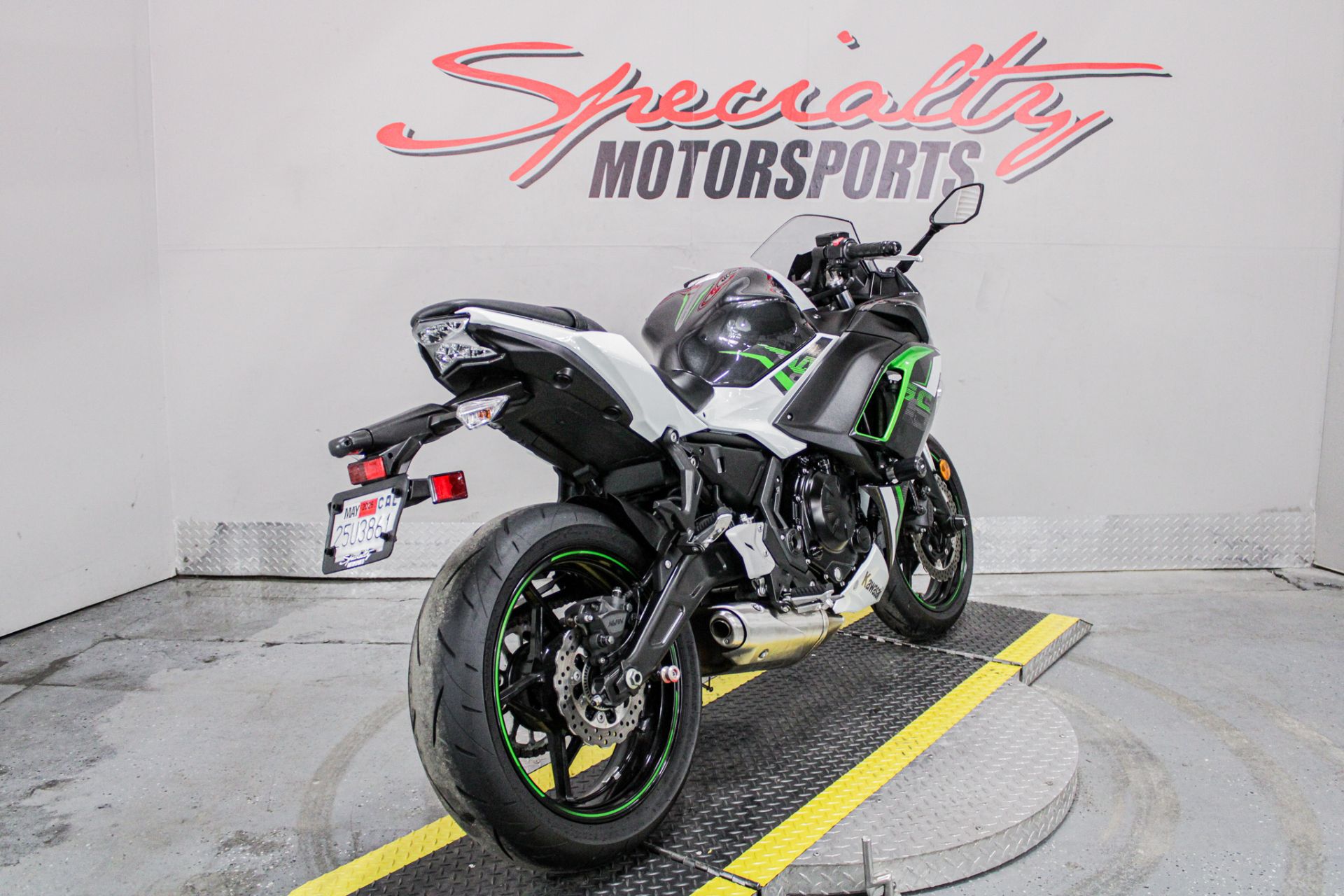 Rear Right Side Angle - Photo 5