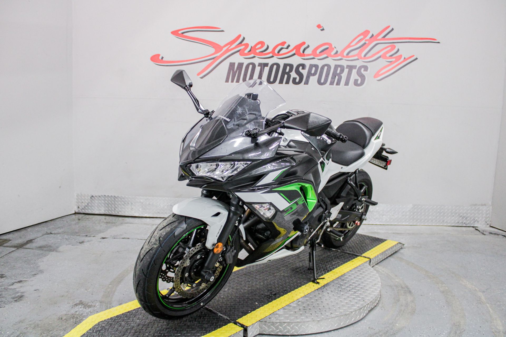 Front Left Side View - Photo 10