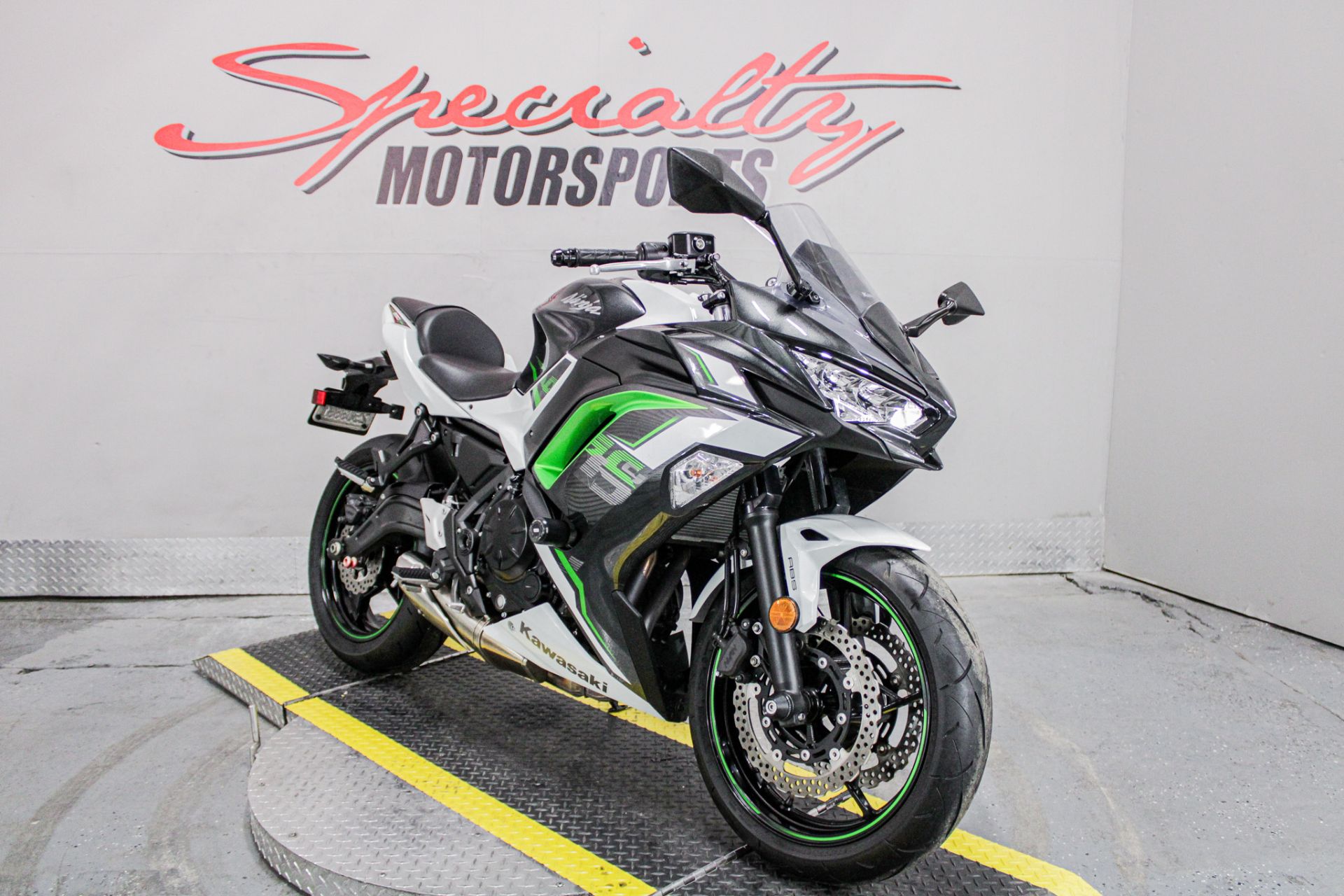 Front Right Side View - Photo 13