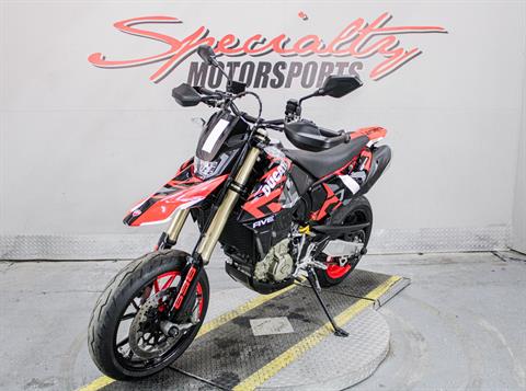 DUC000817 - 2024 - Ducati - Hypermotard 698 Mono RVE  Front Left Side View - Photo 10