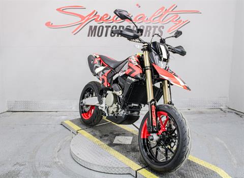 DUC000817 - 2024 - Ducati - Hypermotard 698 Mono RVE Front Right Side View - Photo 13