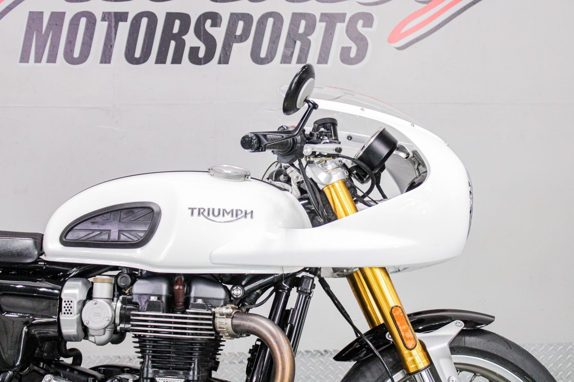 2018 Triumph Thruxton 1200 R in Sacramento, California - Photo 2