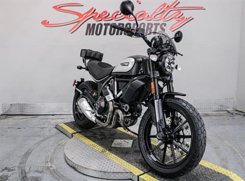2020 Ducati Scrambler Icon Dark in Sacramento, California - Photo 13