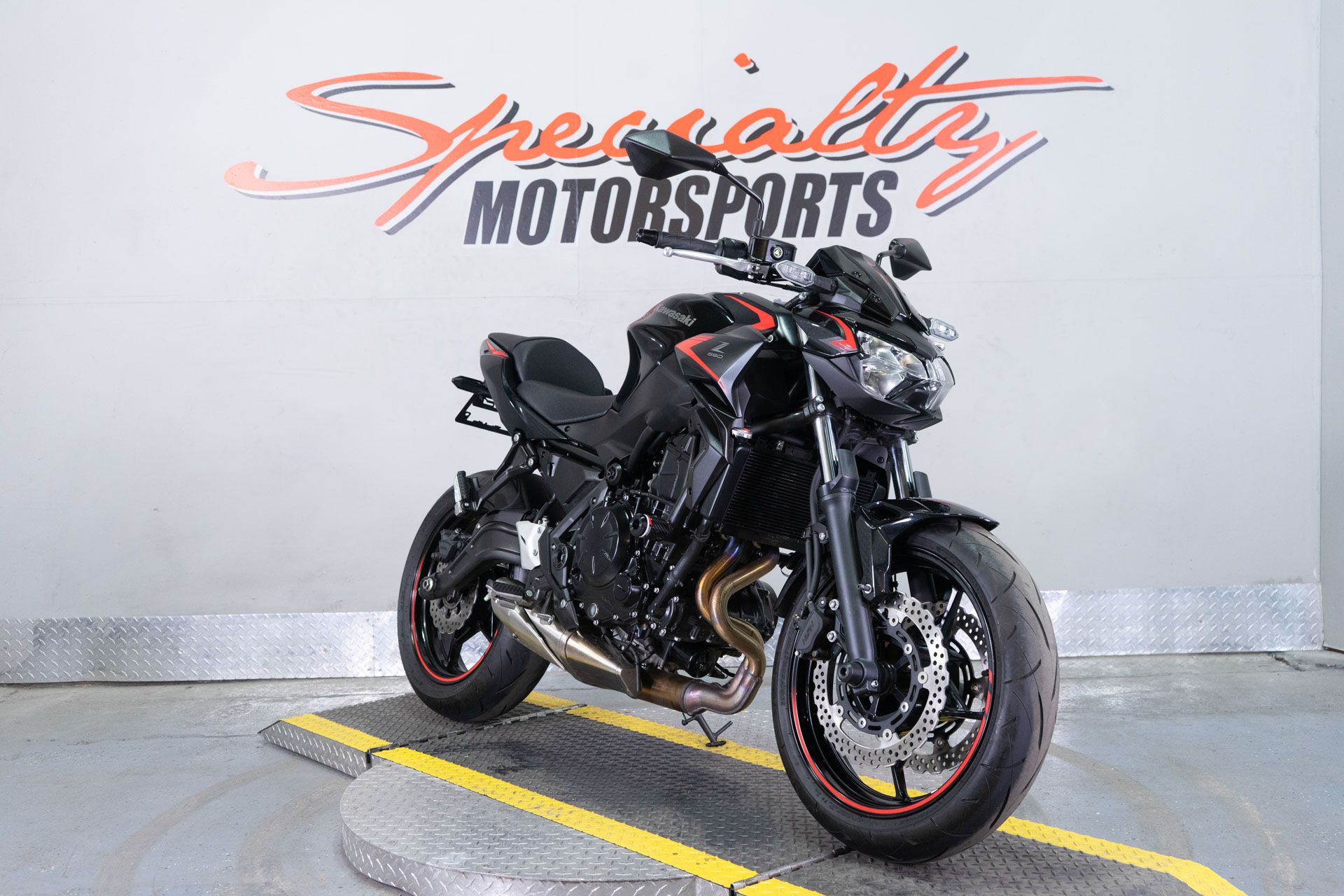 2023 Kawasaki Z650 in Sacramento, California - Photo 2