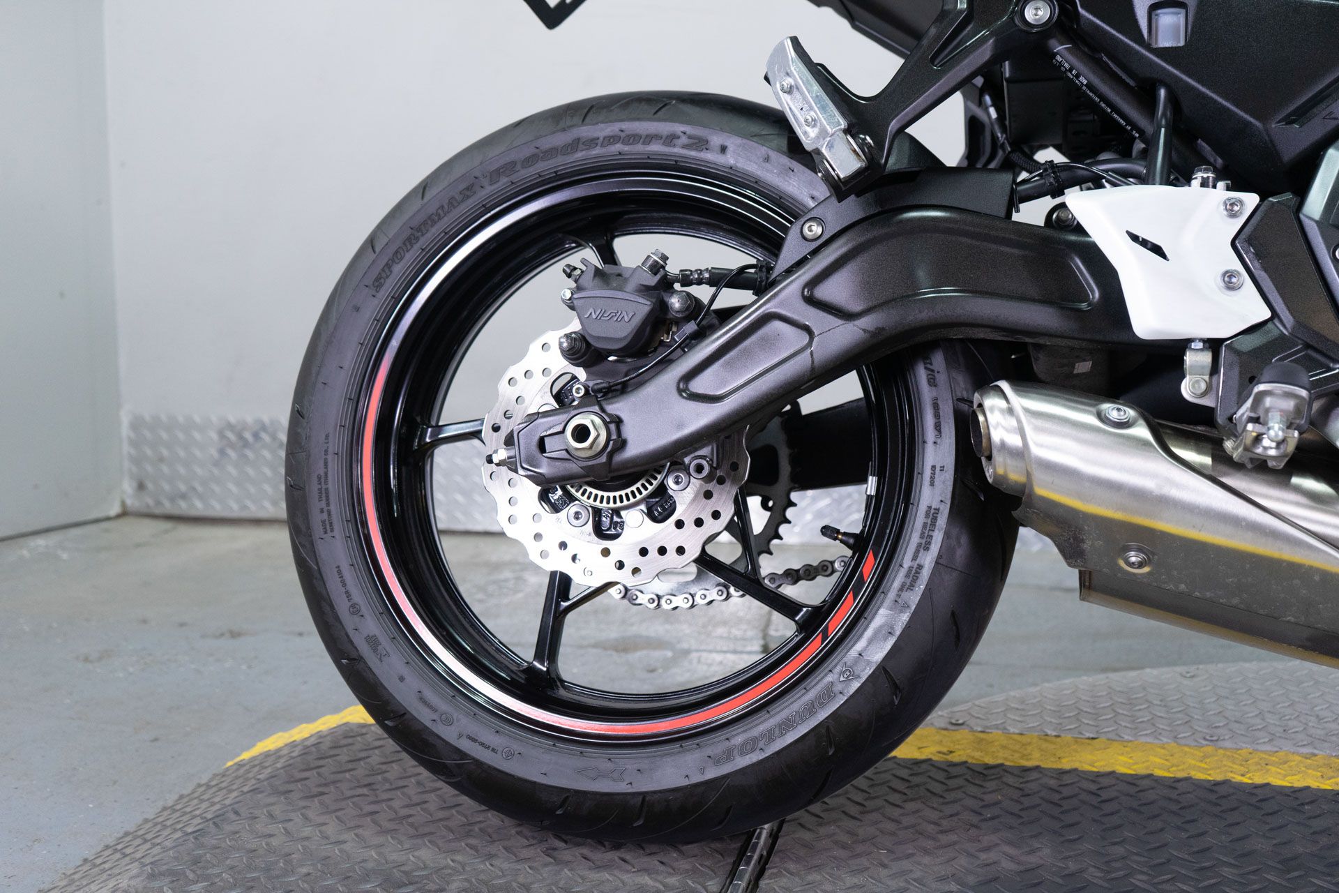 2023 Kawasaki Z650 in Sacramento, California - Photo 9