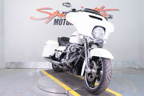 2018 Harley-Davidson Street Glide® in Sacramento, California - Photo 2