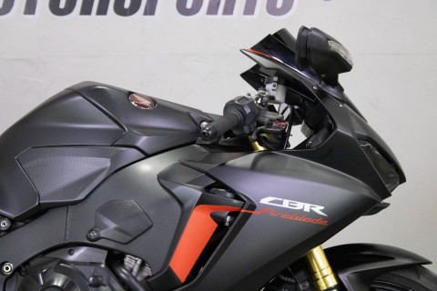 2018 Honda CBR1000RR in Sacramento, California - Photo 2