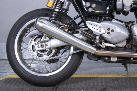 2016 Triumph Thruxton 1200 R in Sacramento, California - Photo 4