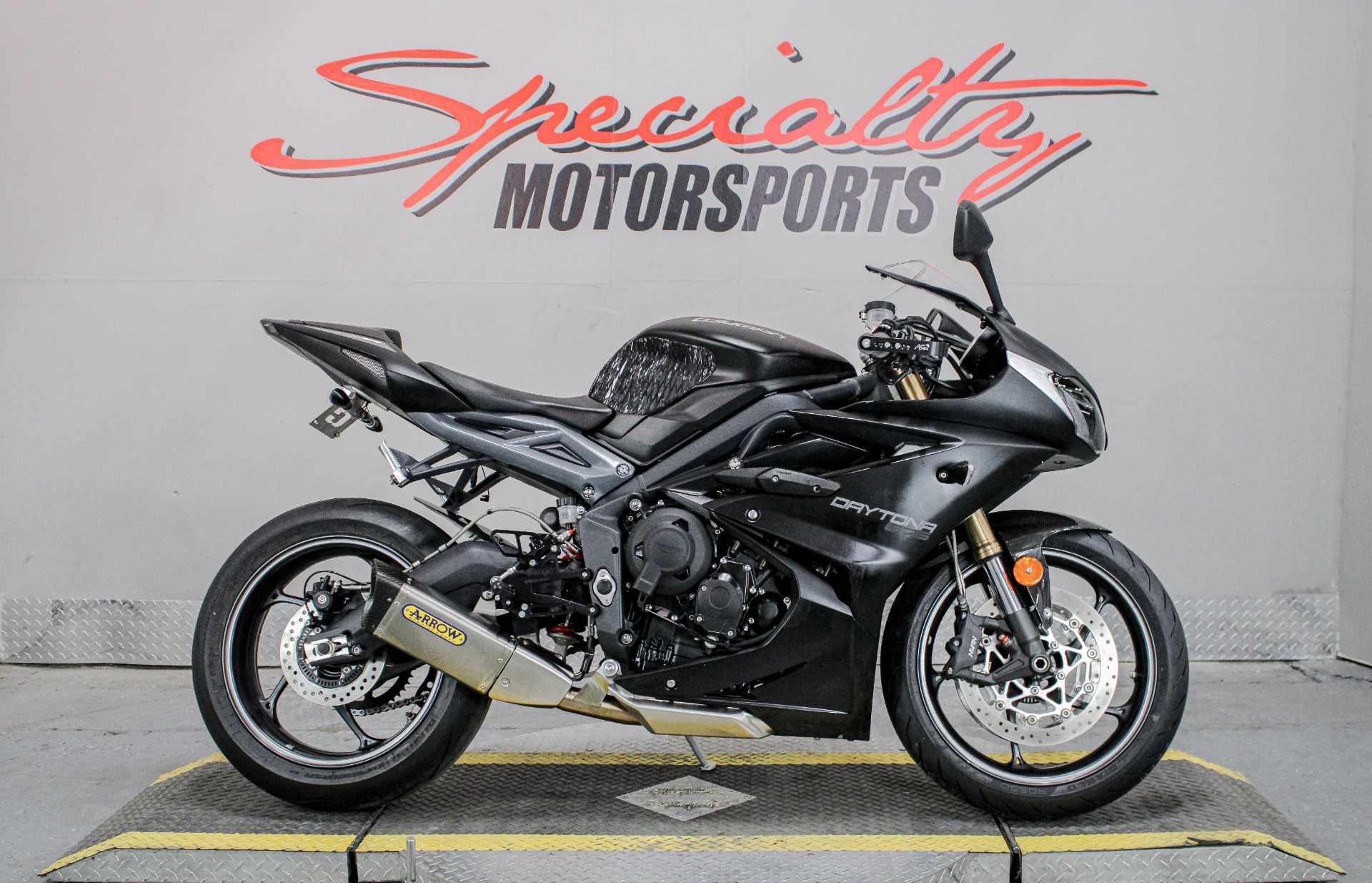 トライアンフ デイトナ675r Daytona675(2014～）ARROW トライアンフ デイトナ675r Daytona675(2014～）ARROW - メルカリ