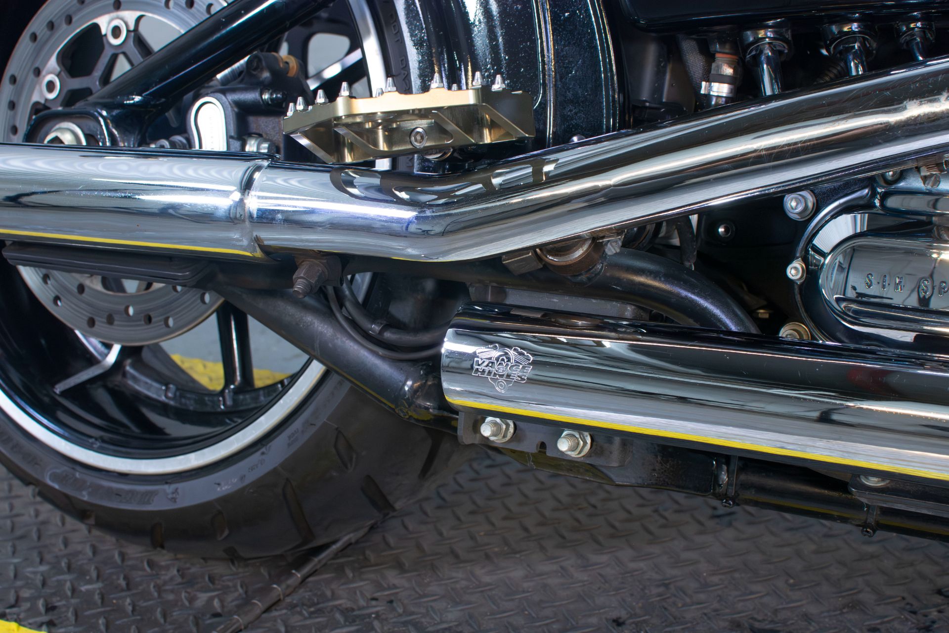 2016 Harley-Davidson Breakout® in Sacramento, California - Photo 15