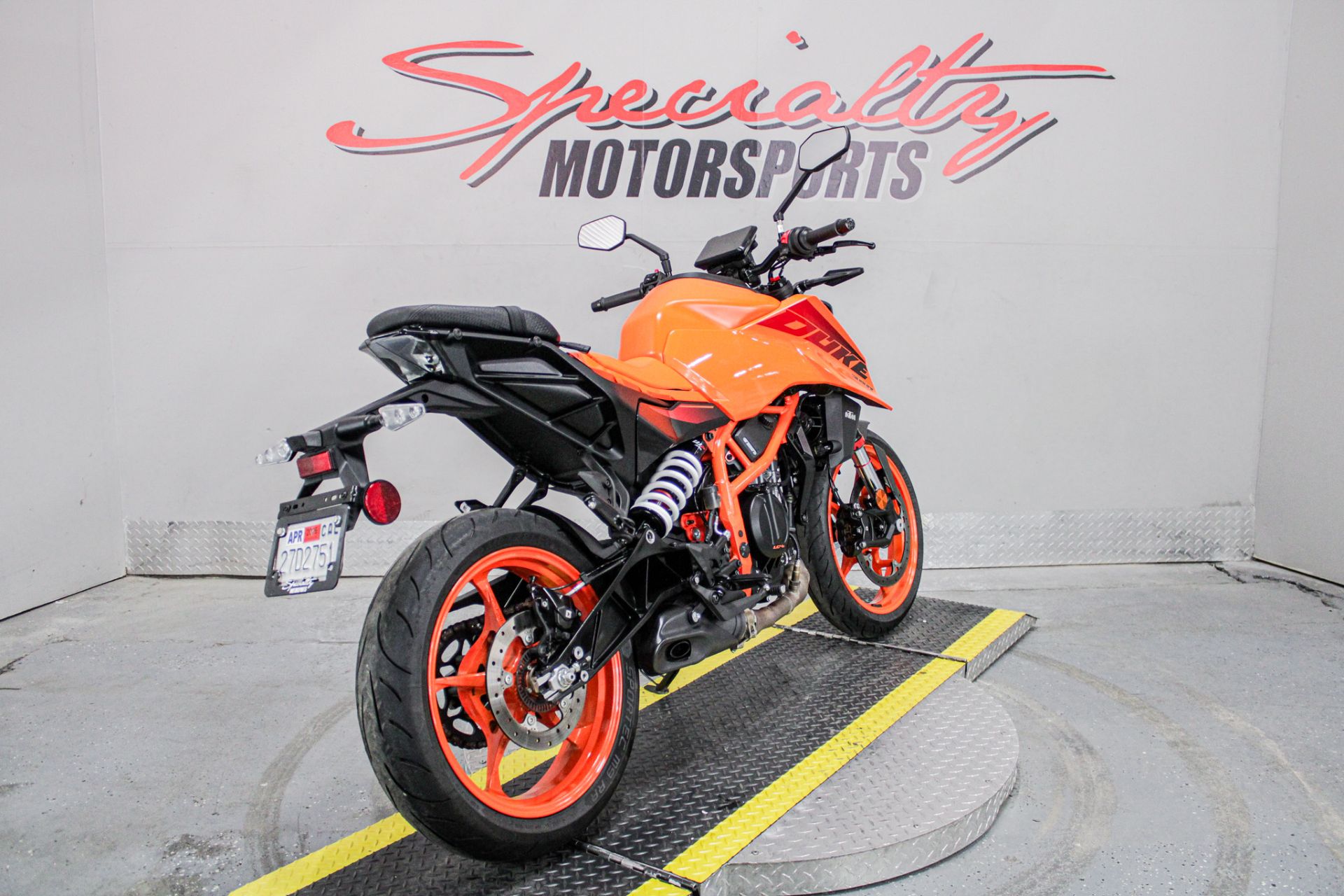 Rear Right Side Angle - Photo 5