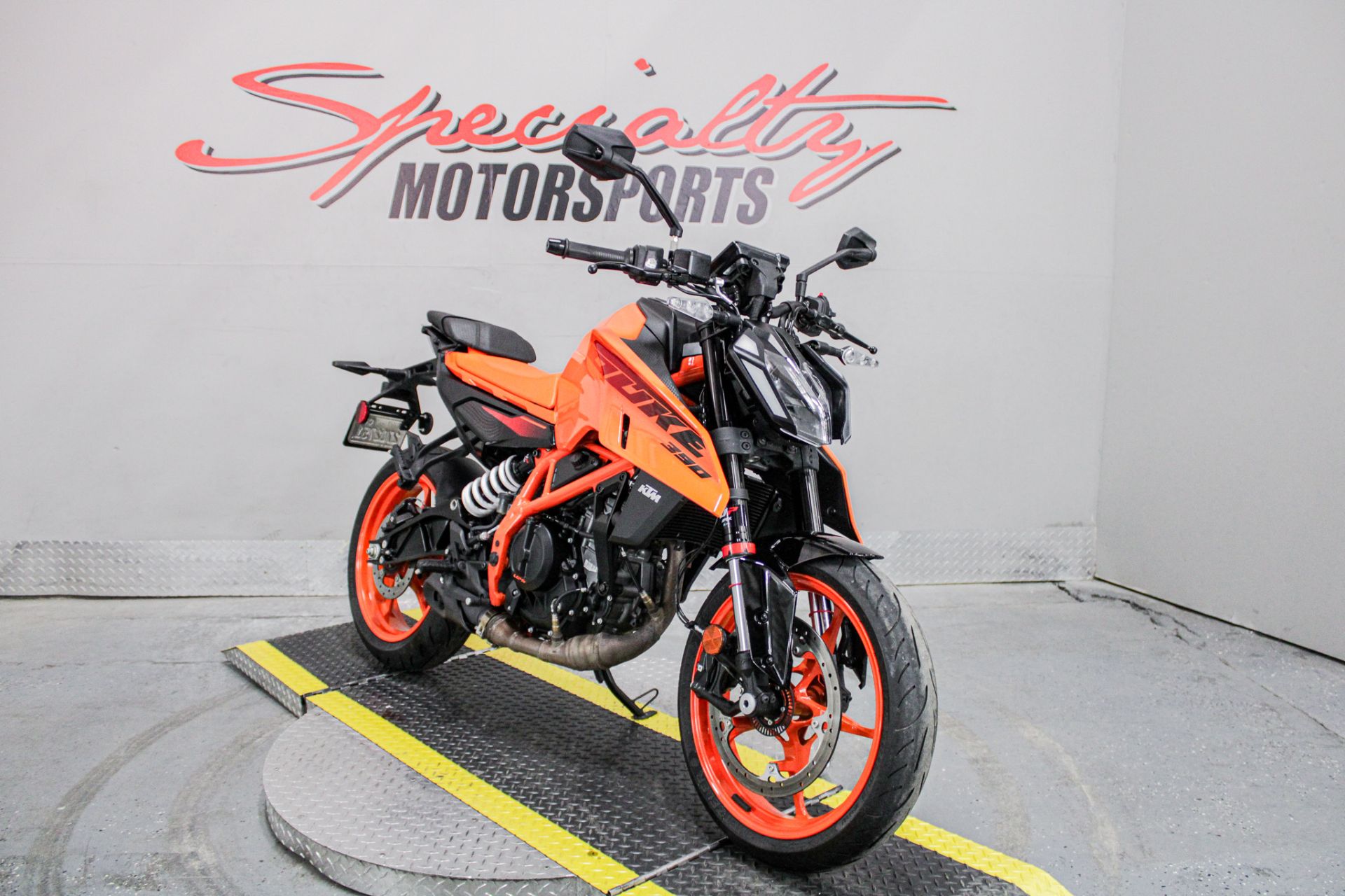 Front Right Side View - Photo 13