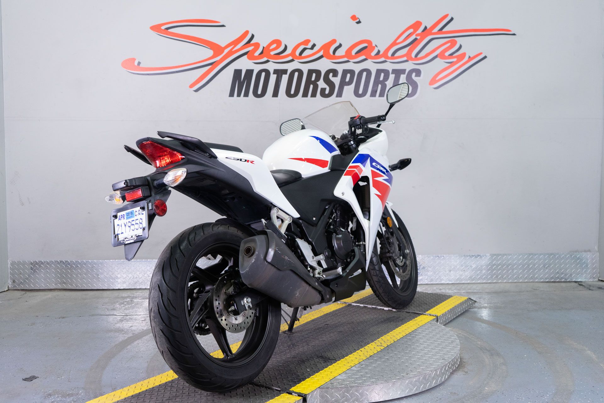 2013 Honda CBR®250R ABS in Sacramento, California - Photo 6