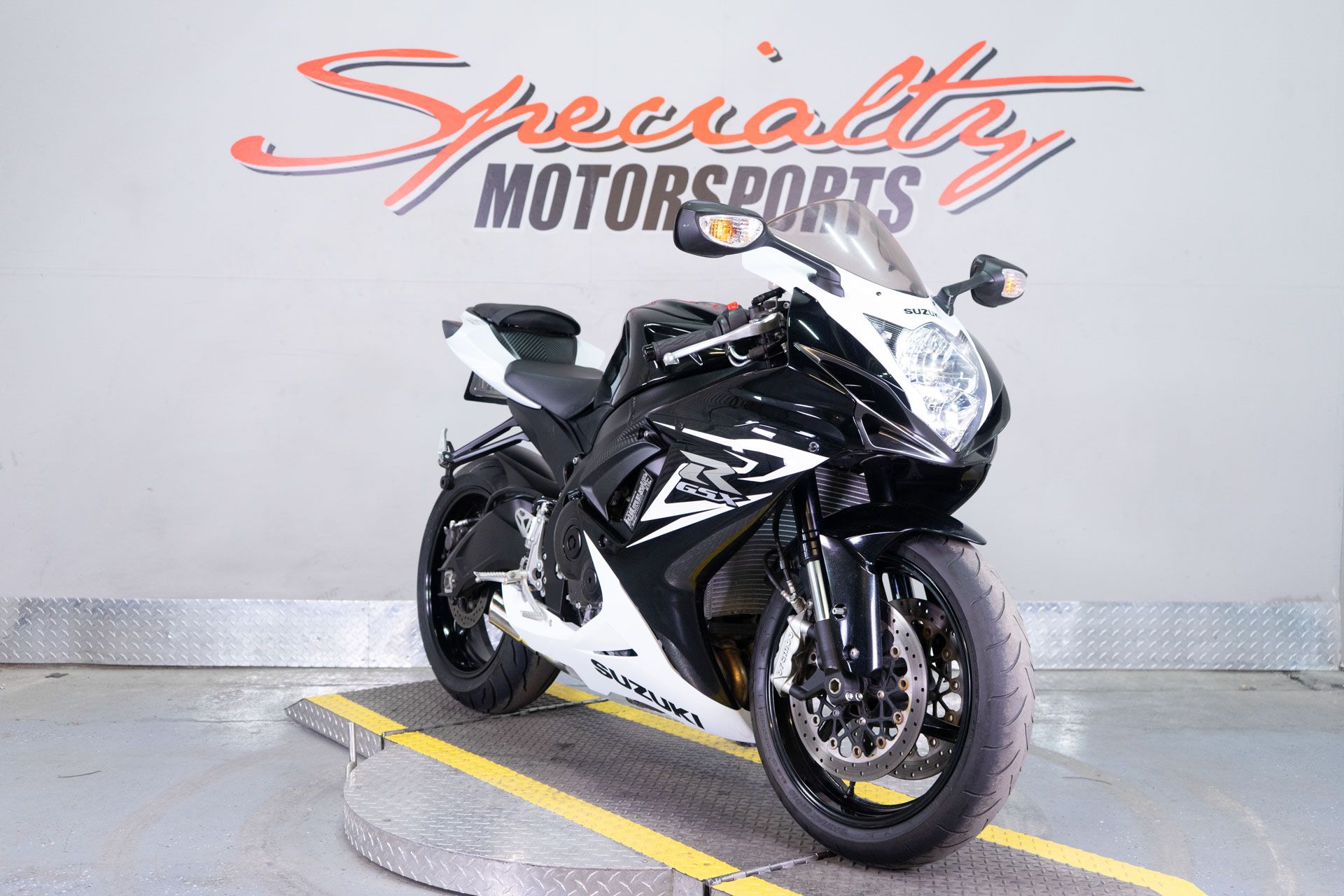 2014 Suzuki GSX-R600™ in Sacramento, California - Photo 2