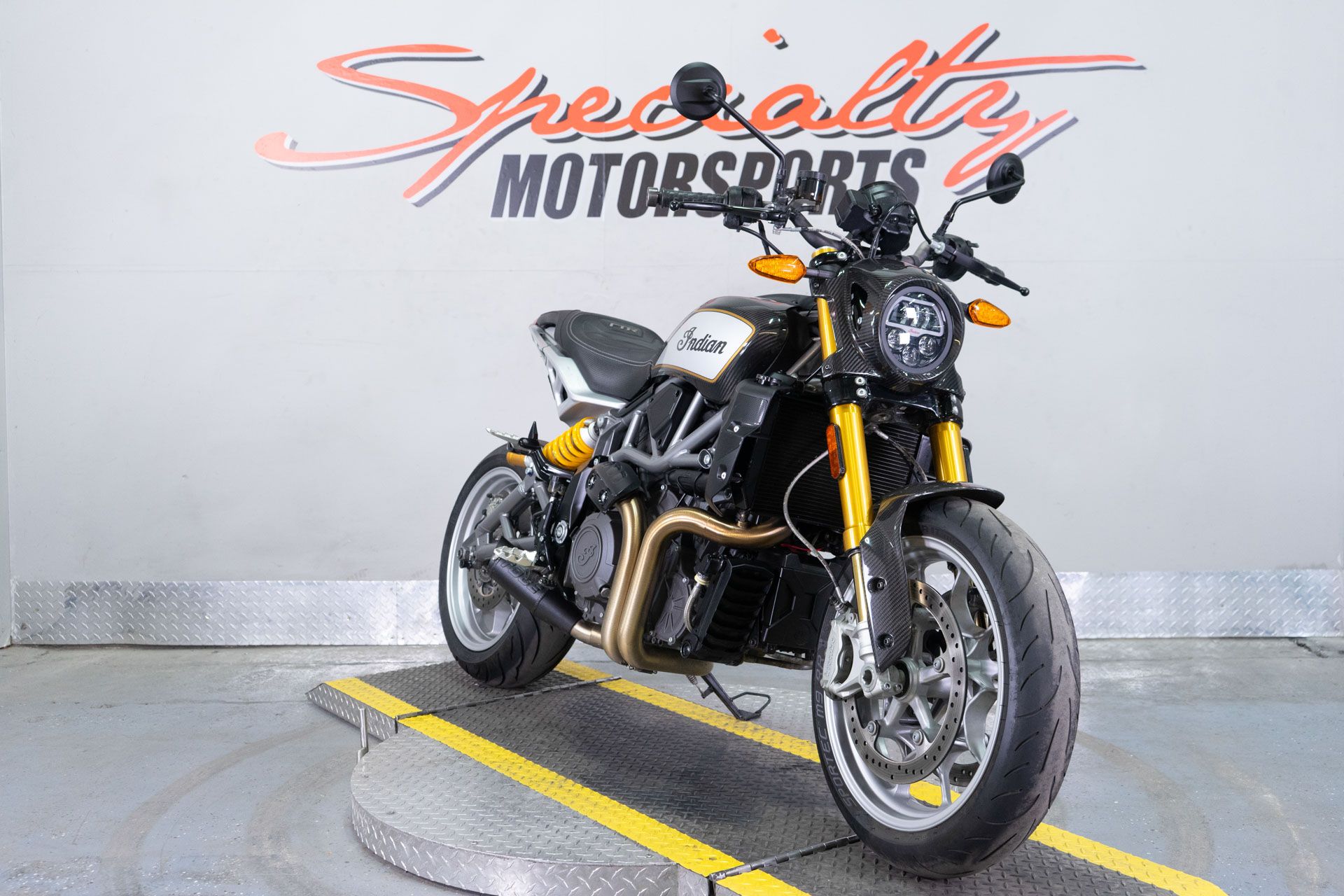 2023 Indian Motorcycle FTR R Carbon in Sacramento, California - Photo 2