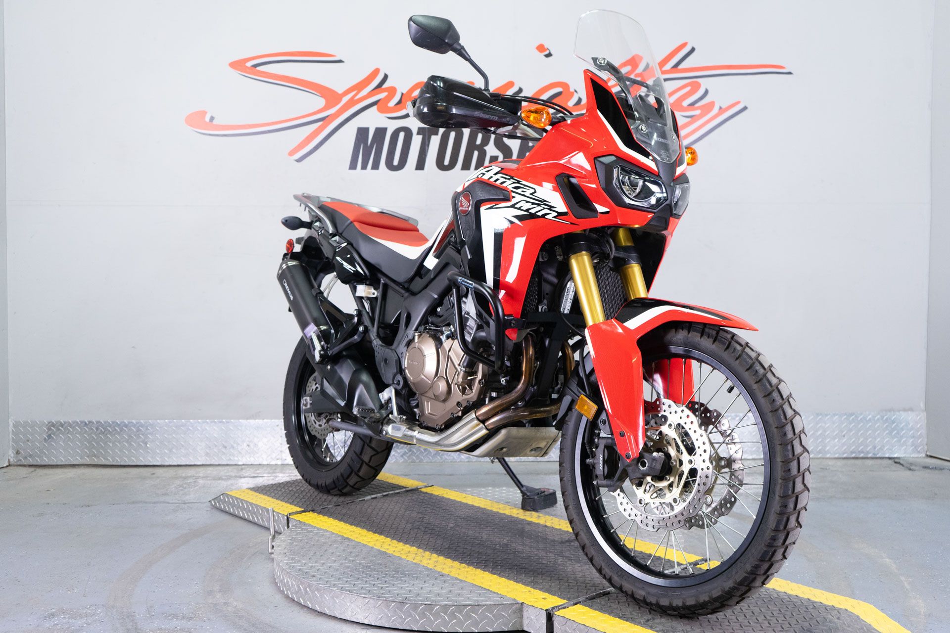 2017 Honda Africa Twin DCT in Sacramento, California - Photo 2