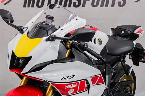 YAM001288 - 2022 - Yamaha Motor Corp., USA - YZF-R7 World GP 60th Anniversary Edition Front Left Zoomed In - Photo 11