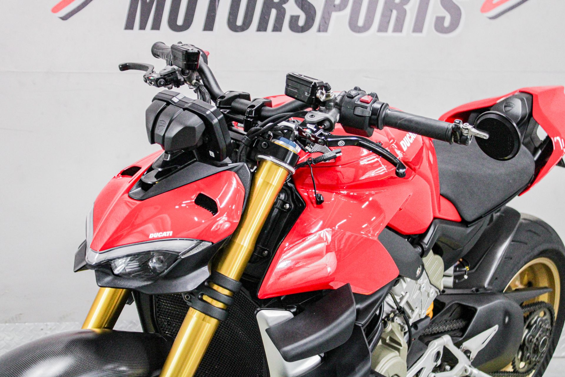 Front Left Zoomed In - Photo 11