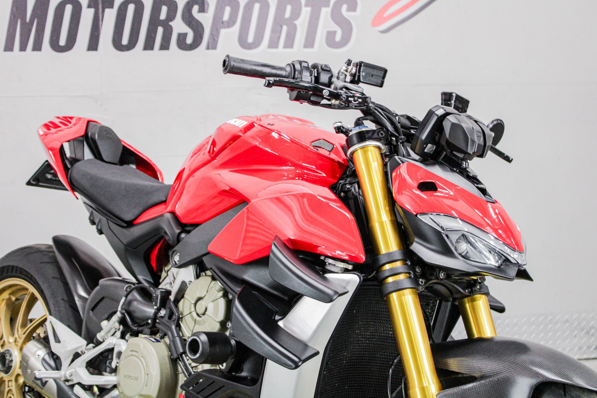 Front Right Zoomed In - Photo 14