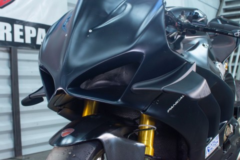 DUC009132 - 2019 - Ducati - Panigale V4 R - Front Angle - Photo 5
