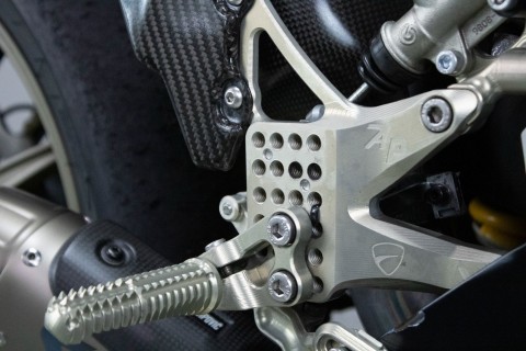 2019 Ducati Panigale V4 R in Sacramento, California - Photo 17