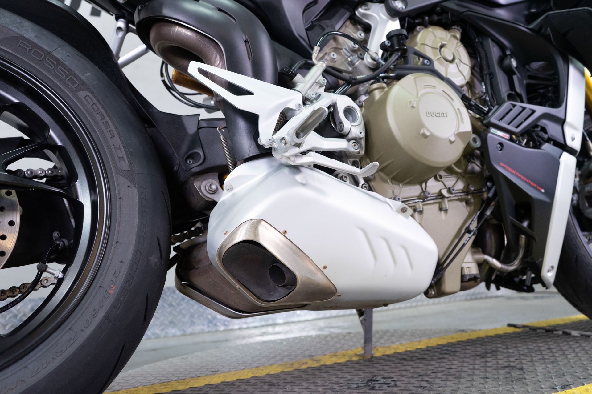 2022 Ducati Streetfighter V4 S in Sacramento, California - Photo 10