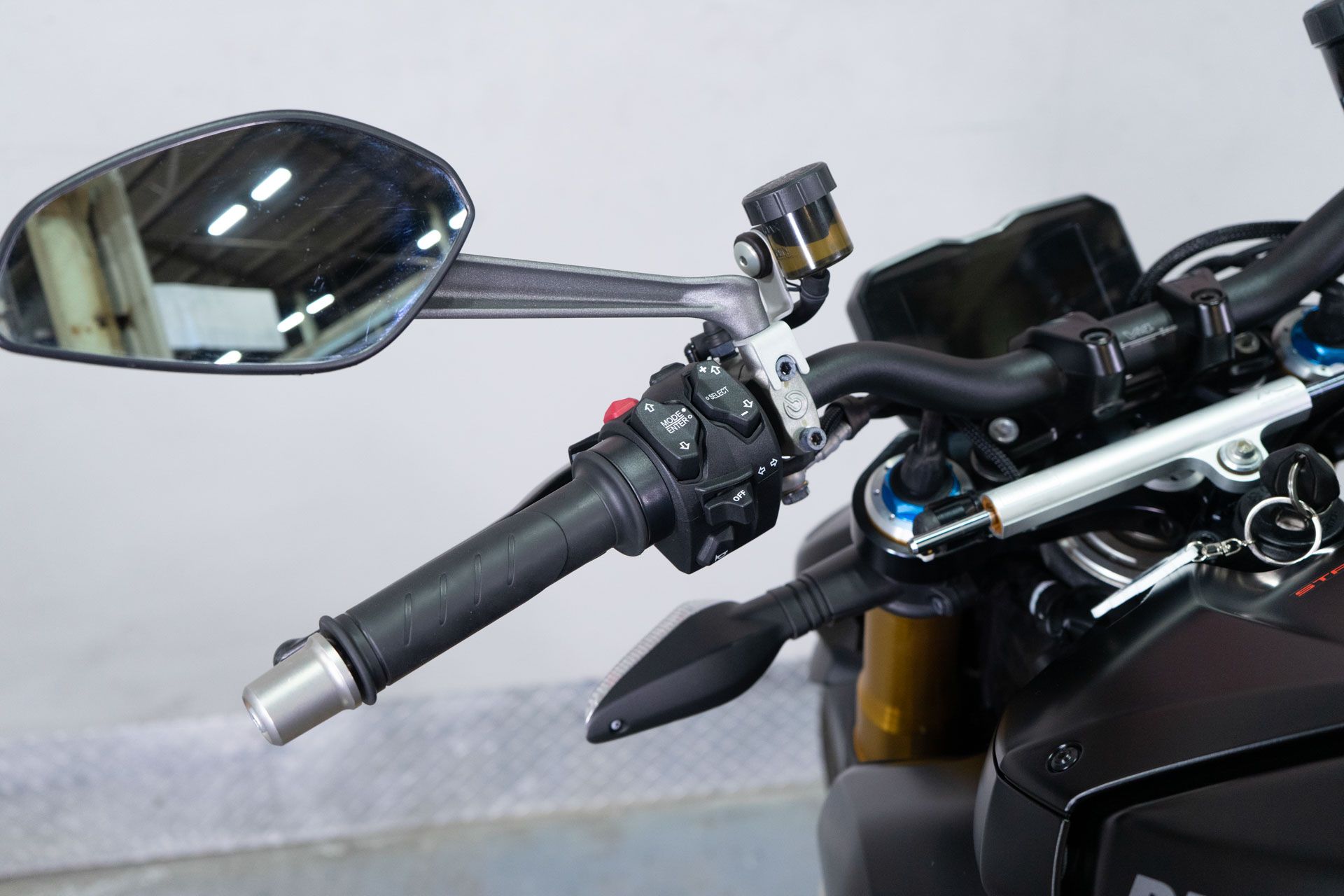 2022 Ducati Streetfighter V4 S in Sacramento, California - Photo 14