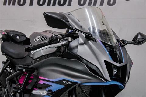 YAM010825 - 2024 - Yamaha Motor Corp., USA - YZF-R7 Front Right Zoomed In - Photo 14