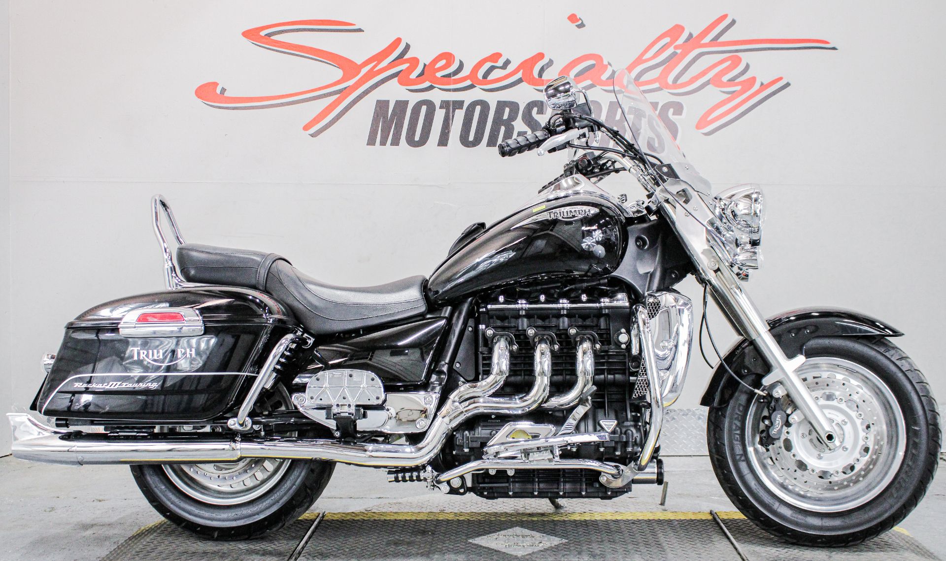2009 Triumph SPEEDMASTER - 865cc Standard Equipment & Specs