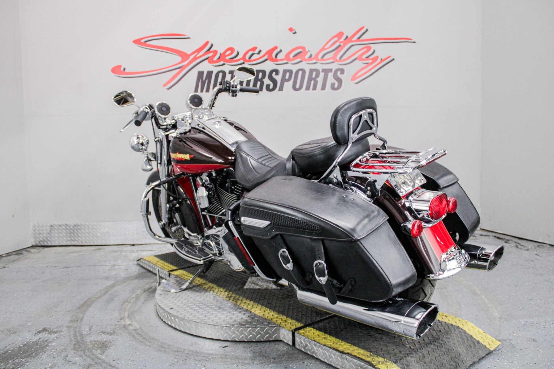 2010 Harley-Davidson Road King® Classic in Sacramento, California - Photo 7