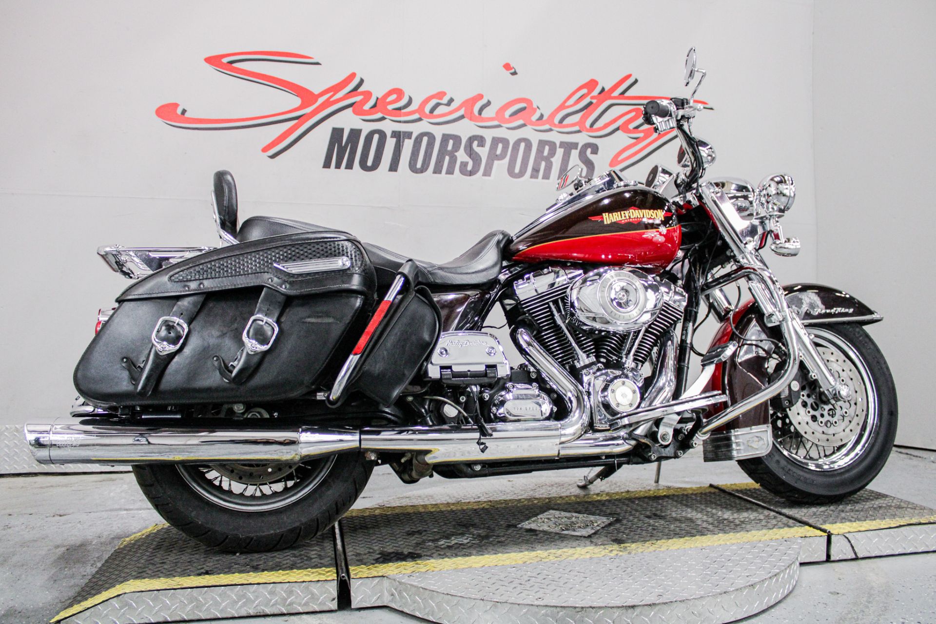 2010 Harley-Davidson Road King® Classic in Sacramento, California - Photo 14