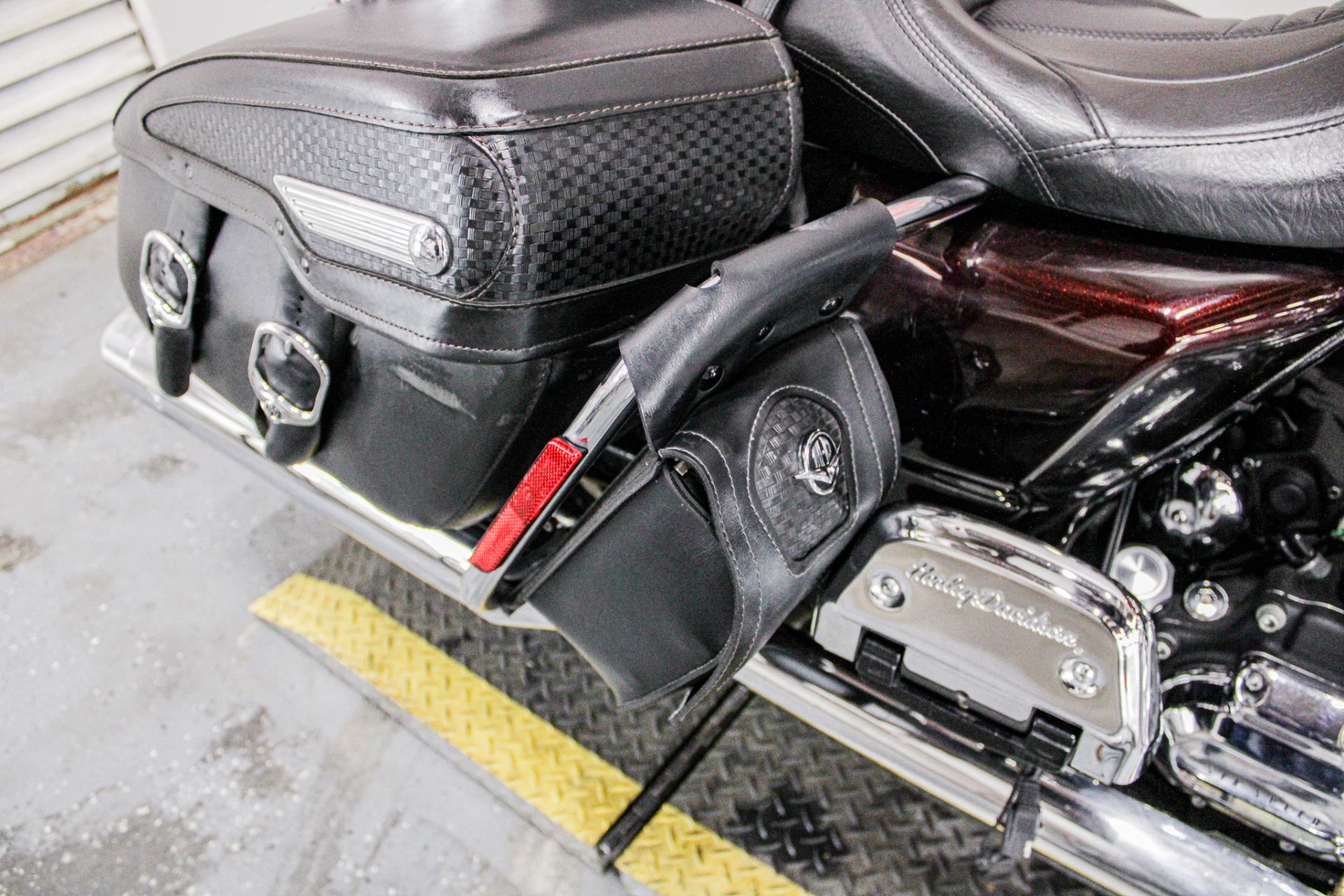 2010 Harley-Davidson Road King® Classic in Sacramento, California - Photo 16