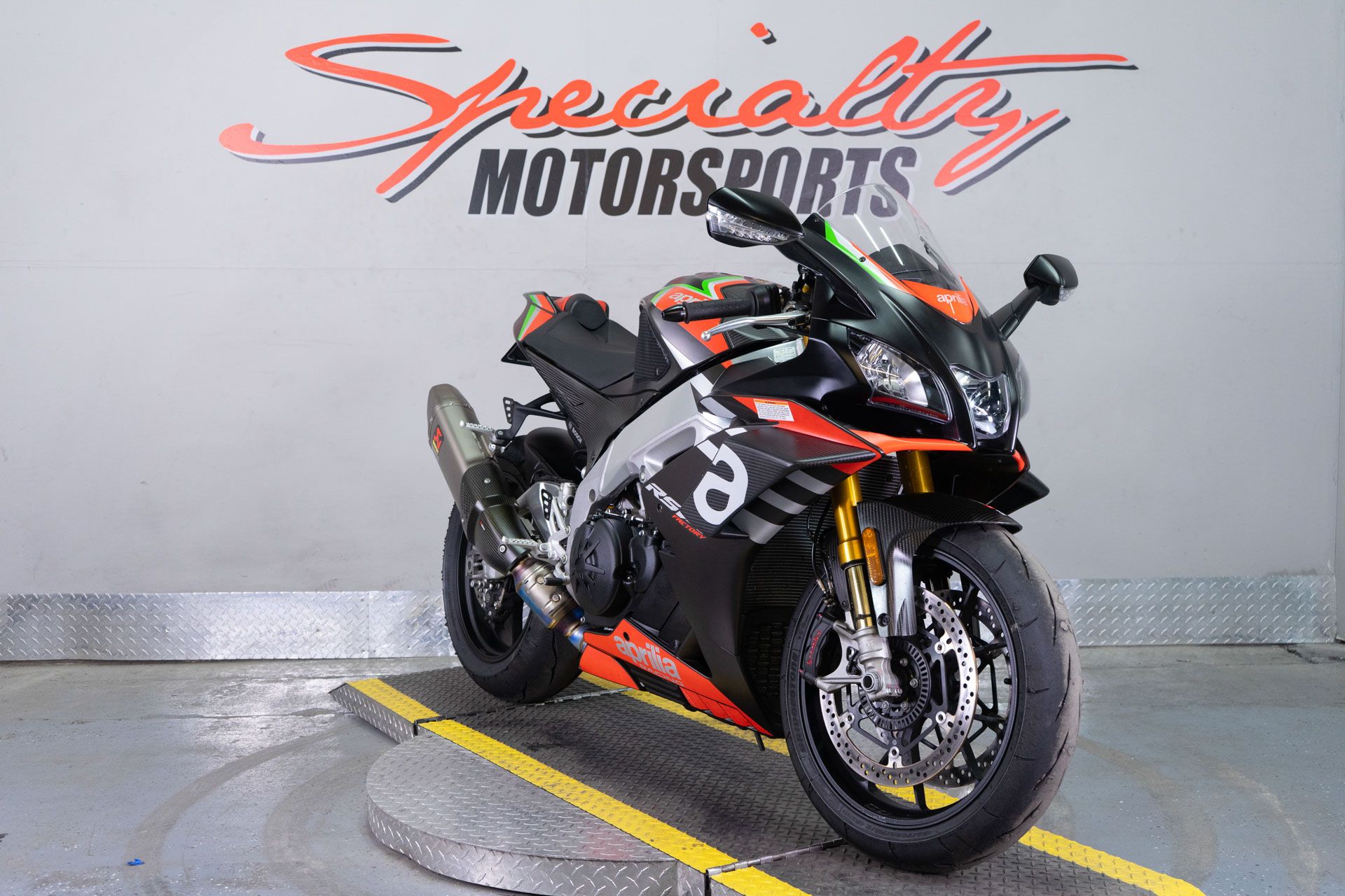 2020 Aprilia RSV4 1100 Factory in Sacramento, California - Photo 2