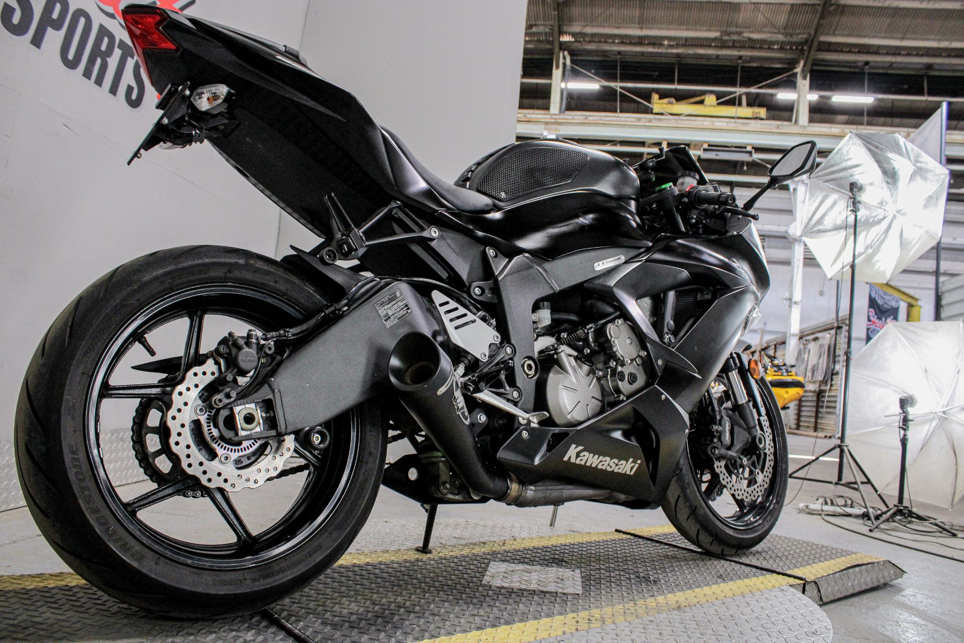 2015-Kawasaki-Ninja-ZX-6R-30th