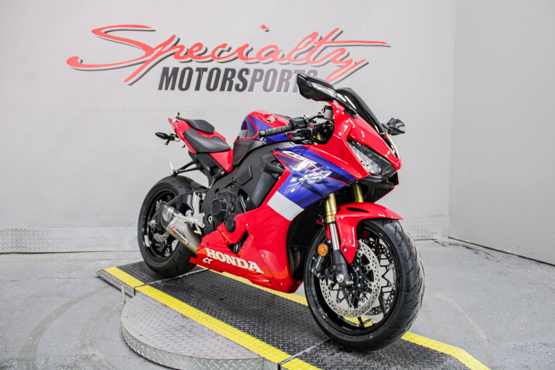 Front Right Side View - Photo 13