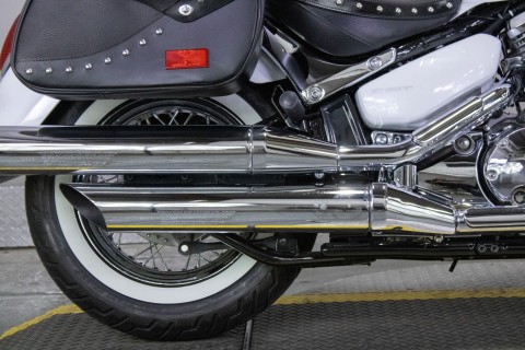 2023 Suzuki Boulevard C50T in Sacramento, California - Photo 4