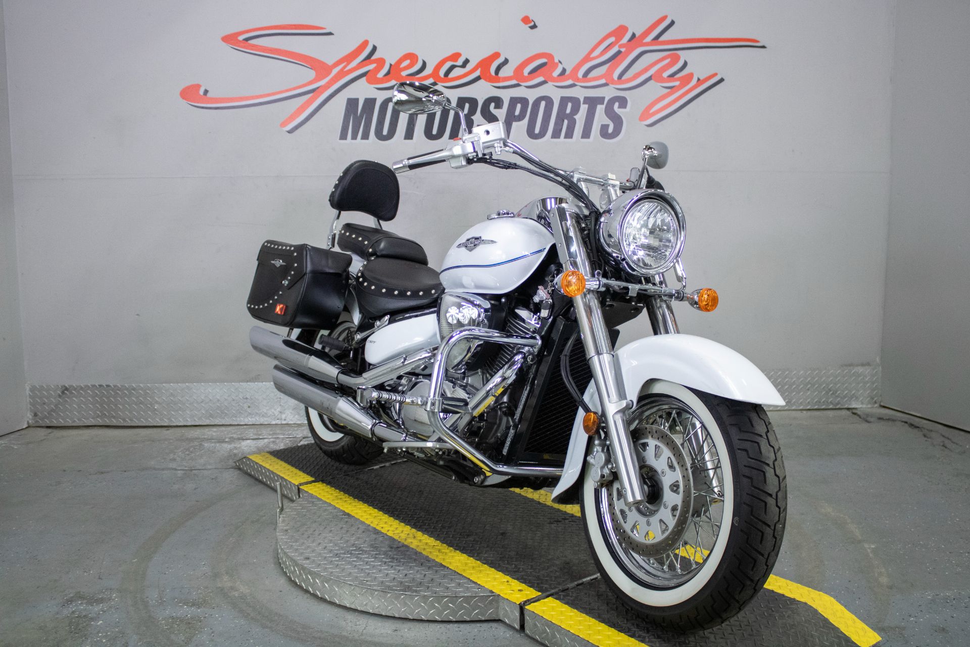 2023 Suzuki Boulevard C50T in Sacramento, California - Photo 13