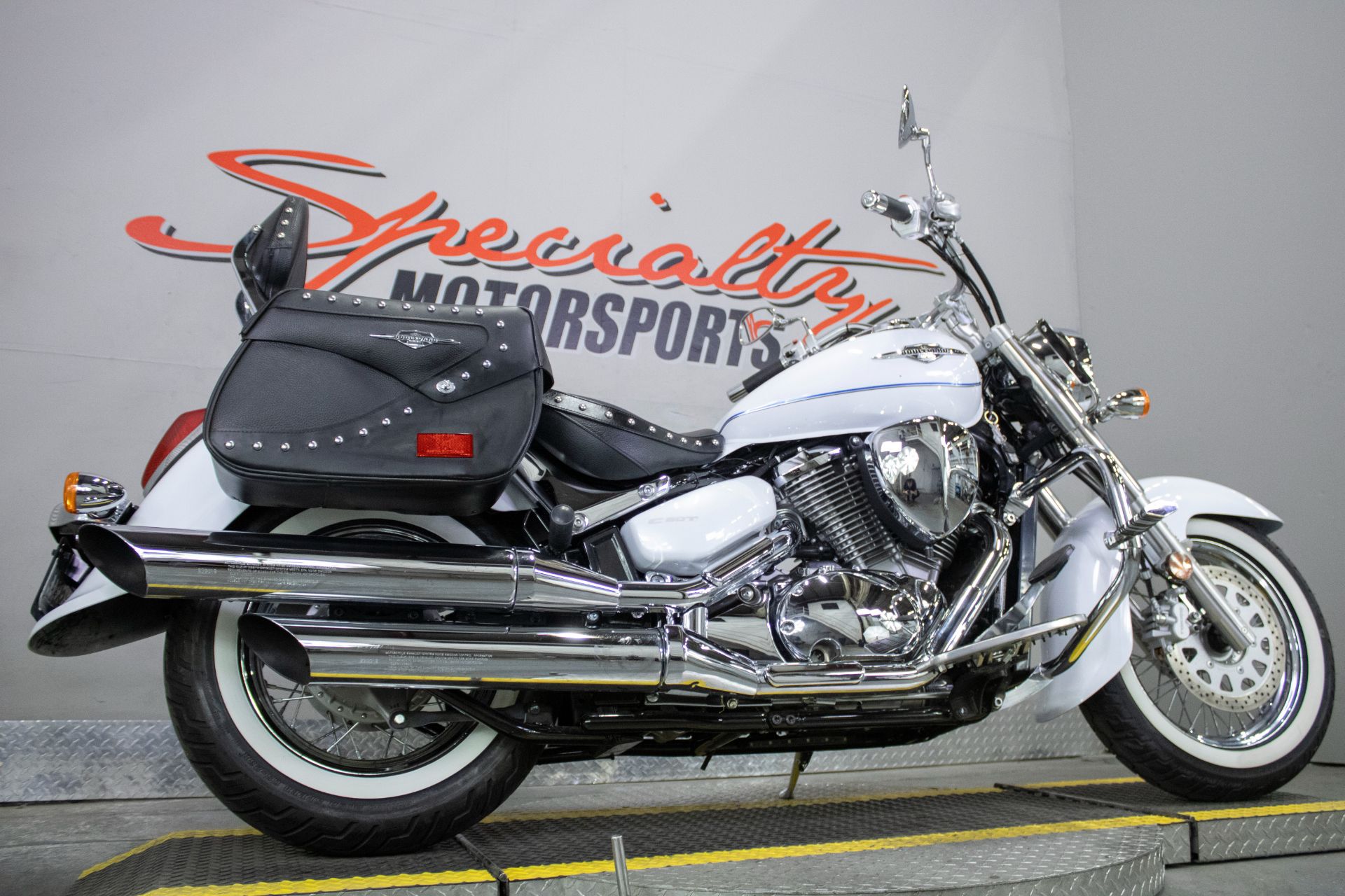 2023 Suzuki Boulevard C50T in Sacramento, California - Photo 15