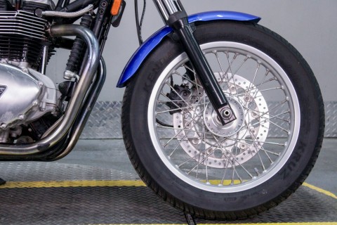 2005 Triumph Thruxton 900 in Sacramento, California - Photo 3