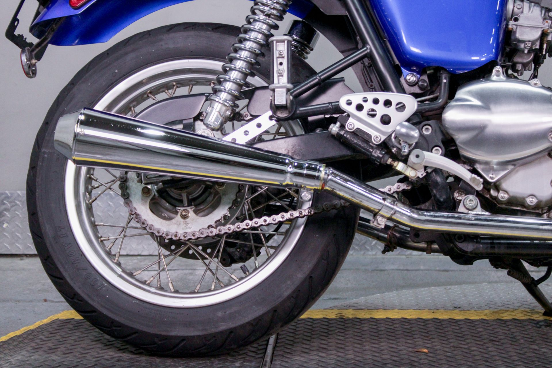 2005 Triumph Thruxton 900 in Sacramento, California - Photo 4