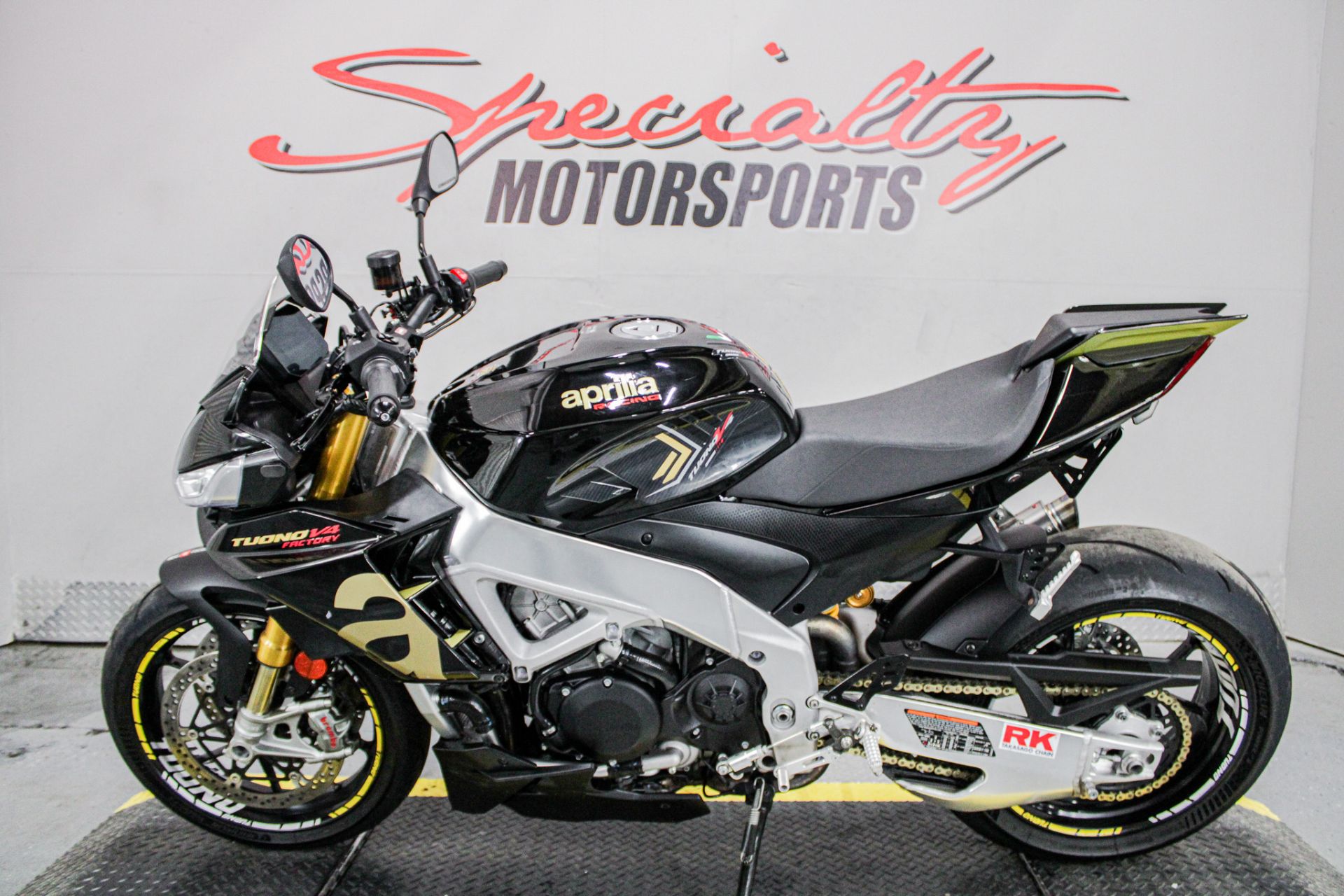 2022 Aprilia Tuono V4 1100 Factory in Sacramento, California - Photo 8