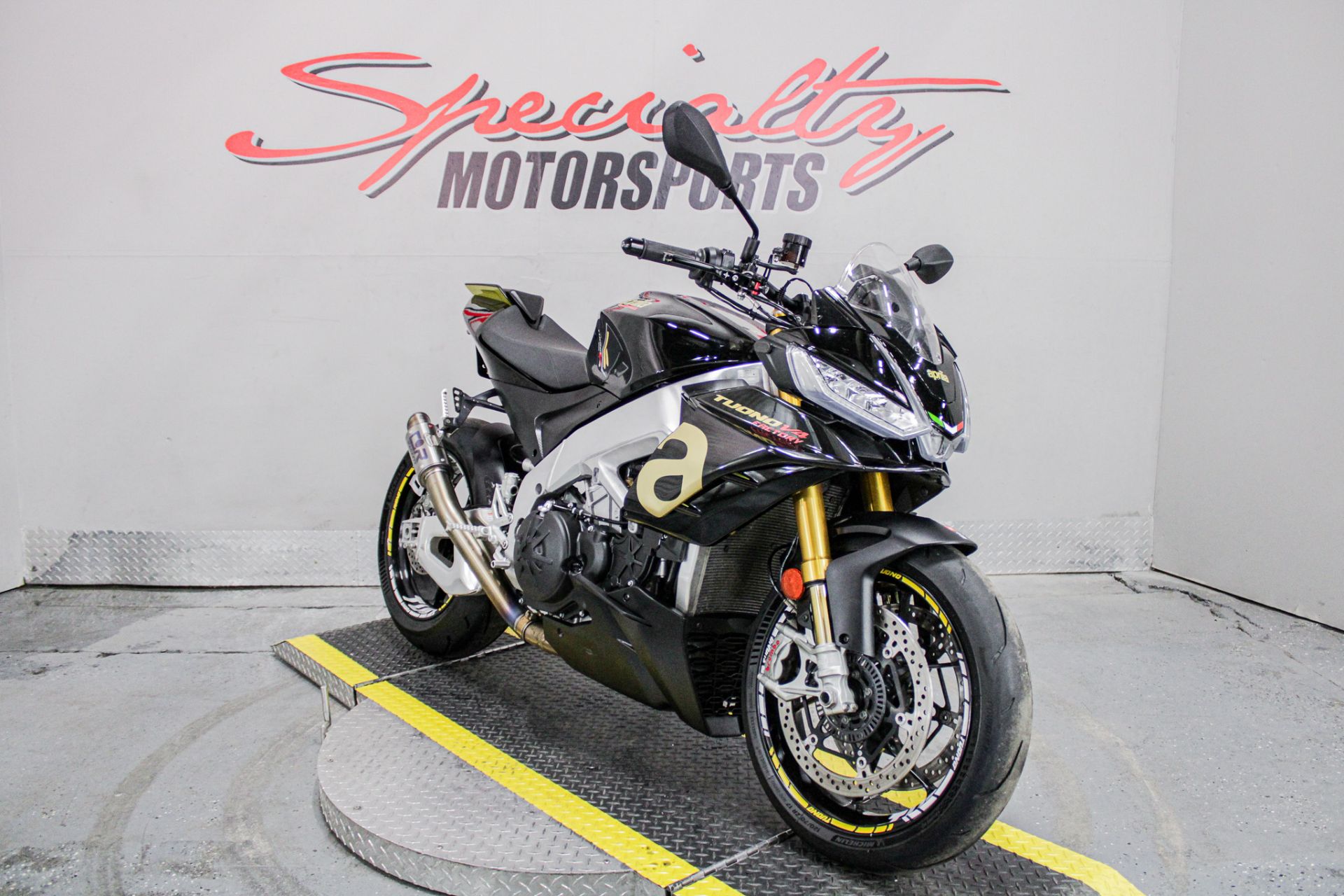 2022 Aprilia Tuono V4 1100 Factory in Sacramento, California - Photo 13