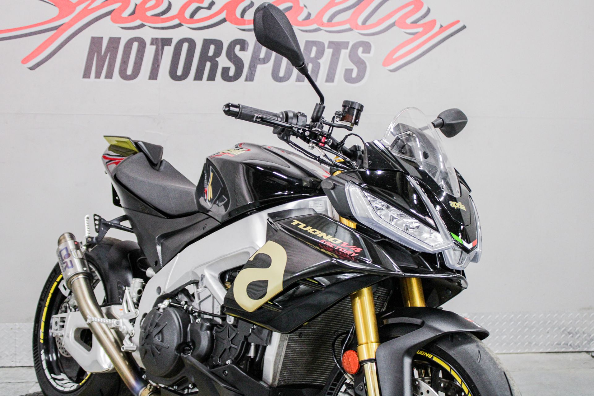 2022 Aprilia Tuono V4 1100 Factory in Sacramento, California - Photo 14