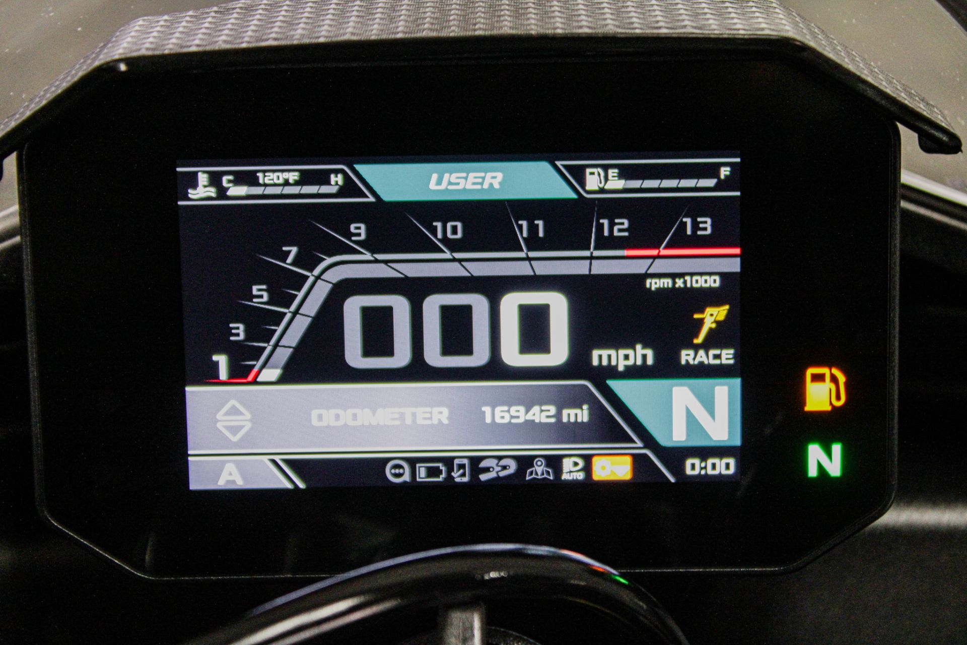 2022 Aprilia Tuono V4 1100 Factory in Sacramento, California - Photo 18