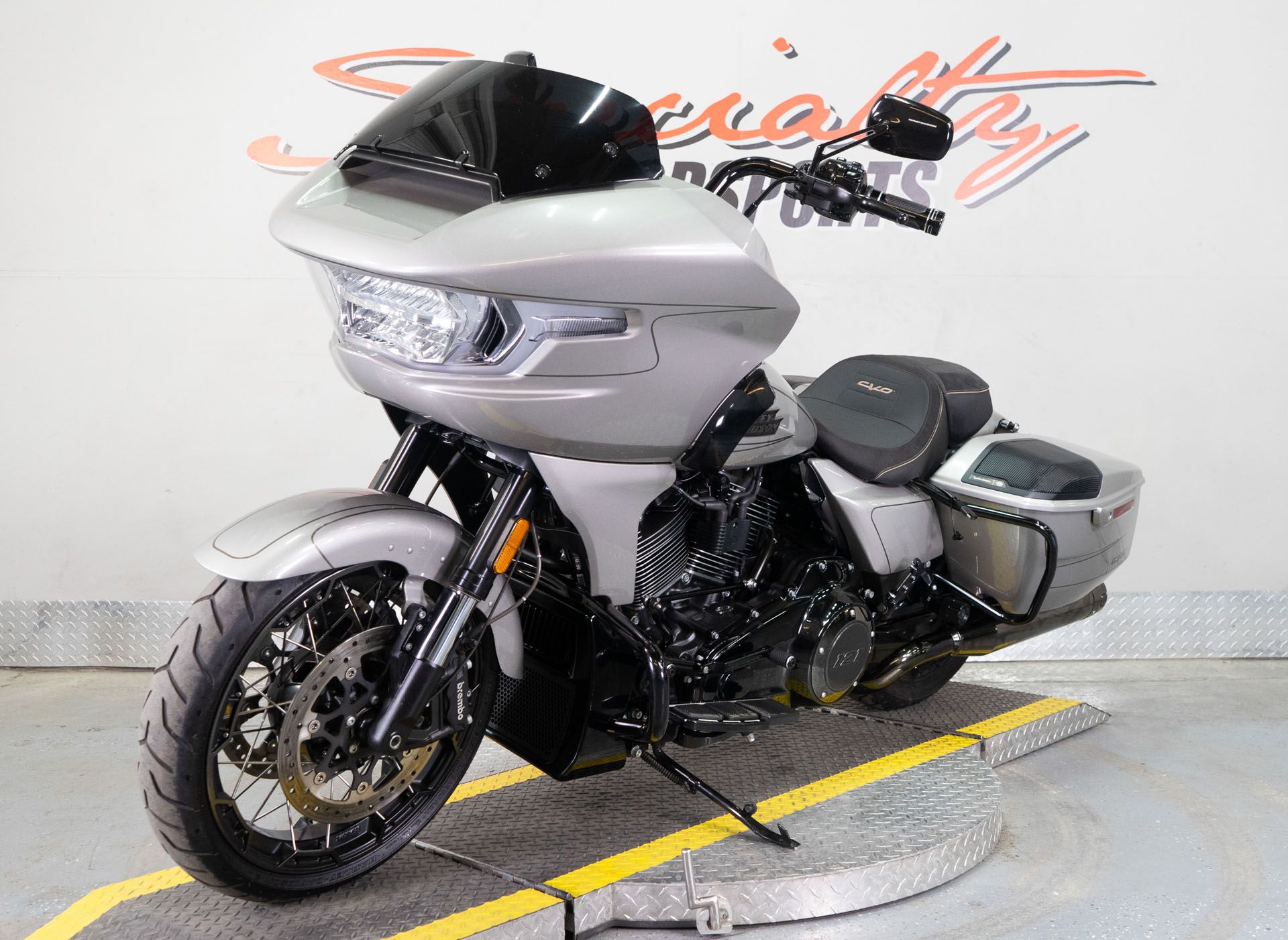 2023 Harley-Davidson CVO™ Road Glide® in Sacramento, California - Photo 3