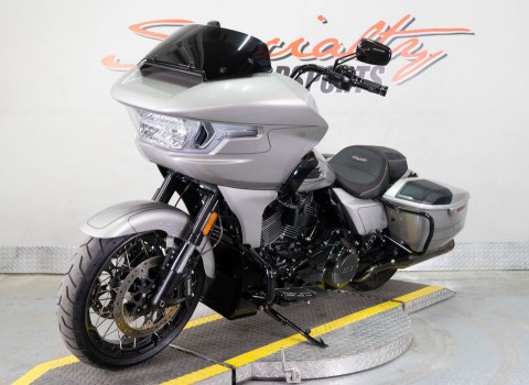 2023 Harley-Davidson CVO™ Road Glide® in Sacramento, California - Photo 3