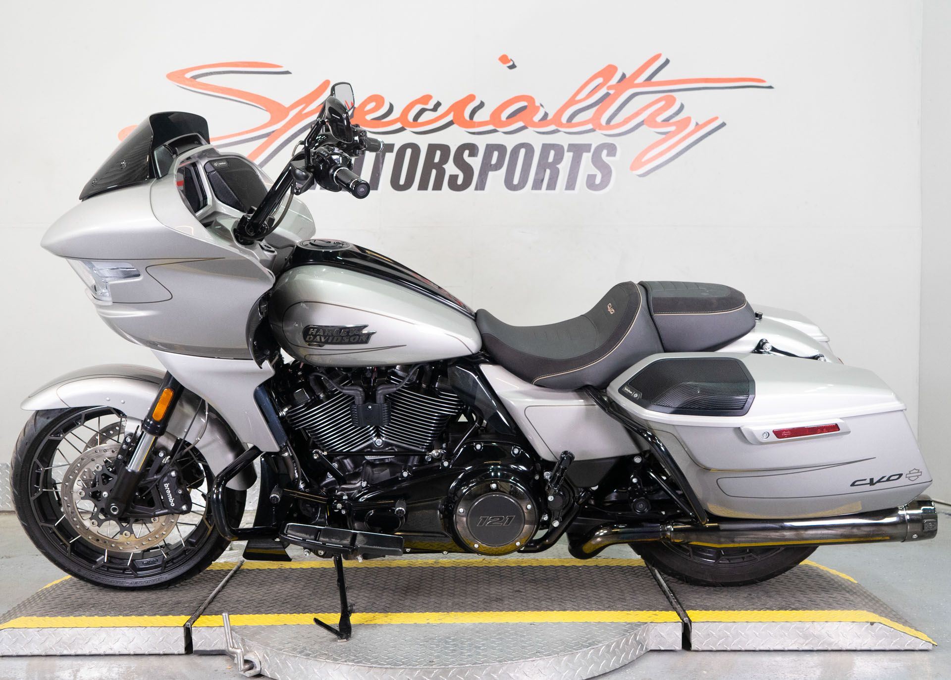2023 Harley-Davidson CVO™ Road Glide® in Sacramento, California - Photo 4