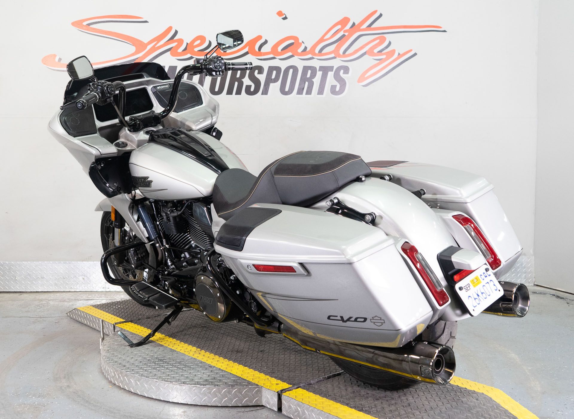 2023 Harley-Davidson CVO™ Road Glide® in Sacramento, California - Photo 5