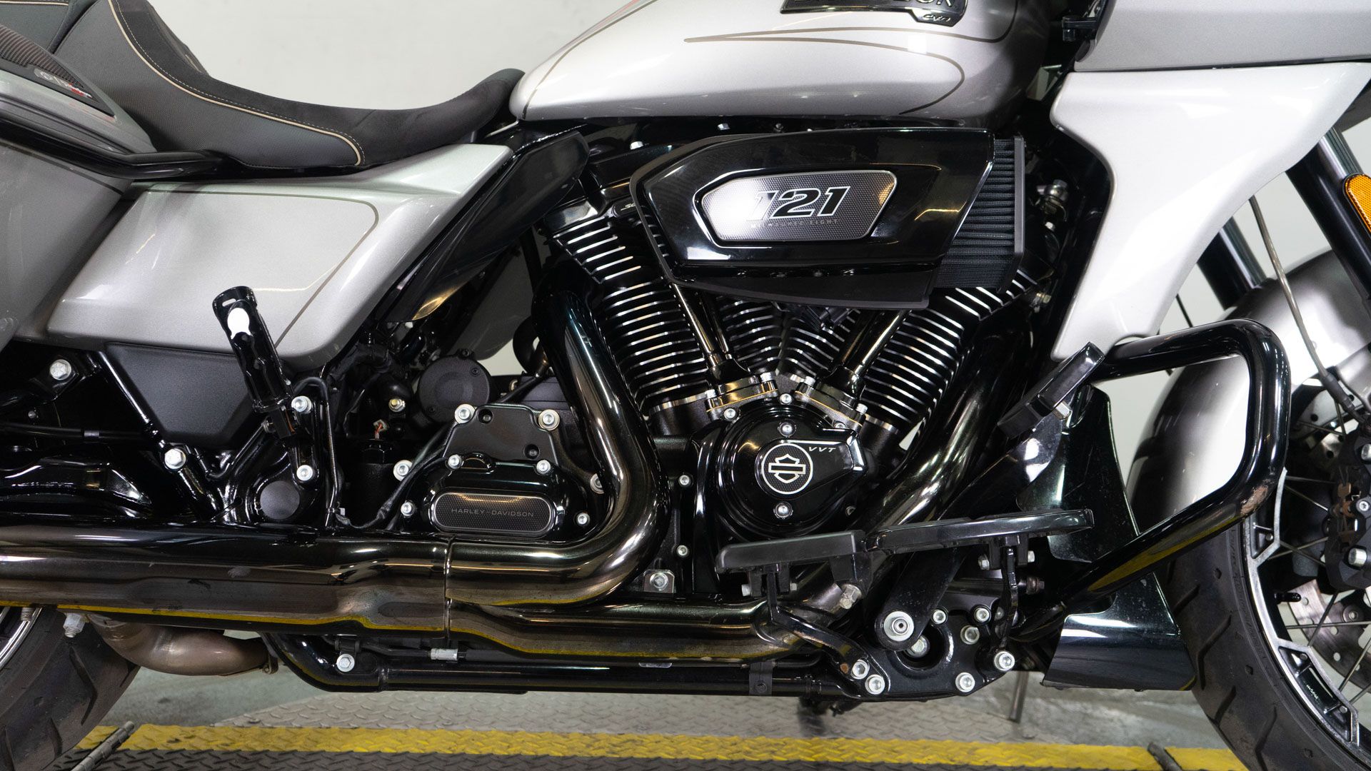 2023 Harley-Davidson CVO™ Road Glide® in Sacramento, California - Photo 10