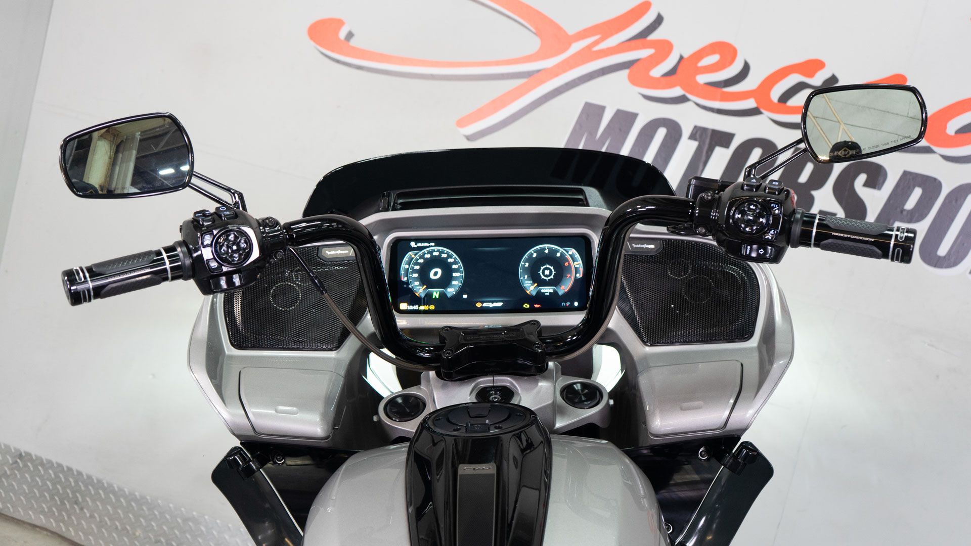 2023 Harley-Davidson CVO™ Road Glide® in Sacramento, California - Photo 14